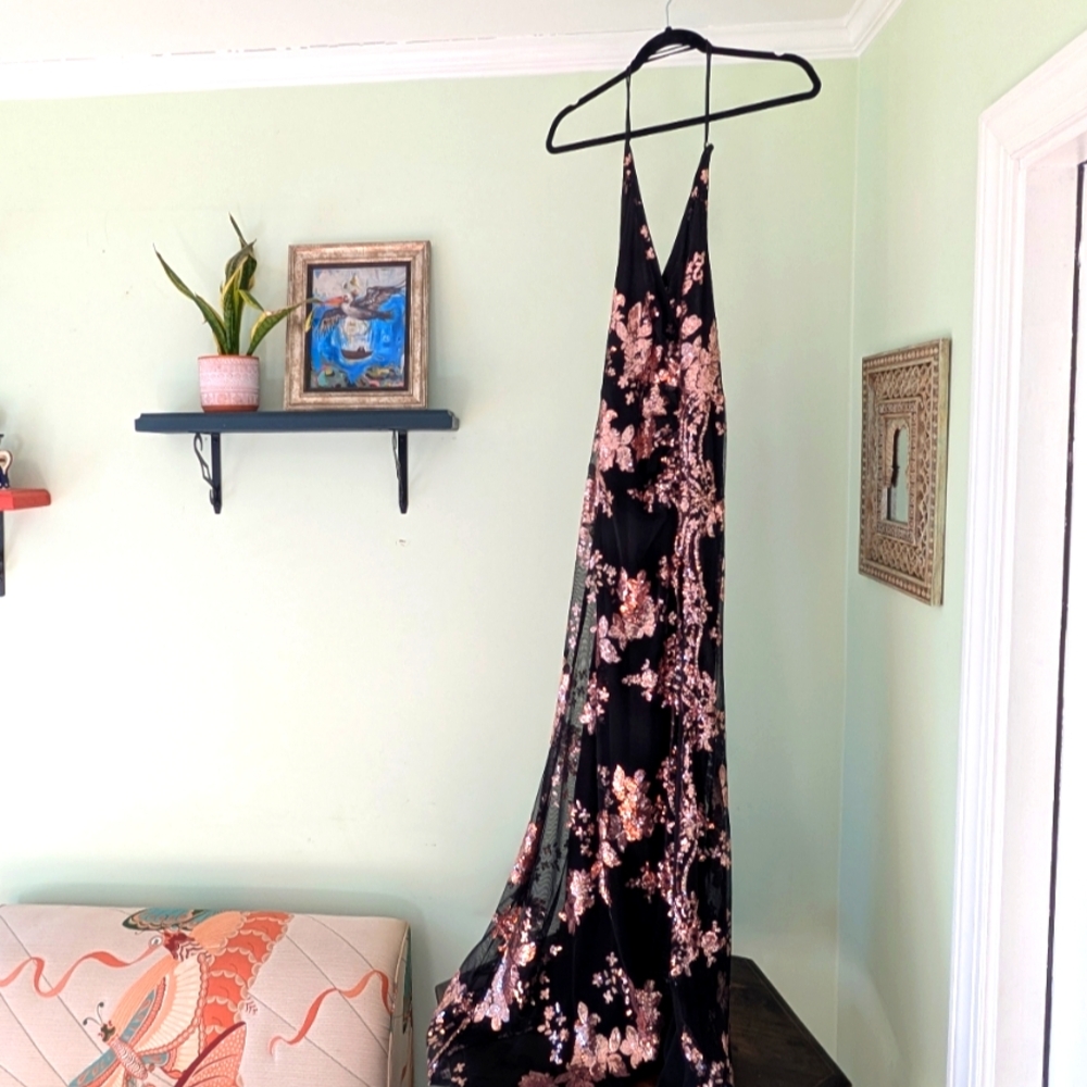Black and rose gold gown sequenced gown. Size XL.